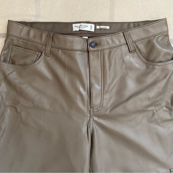Abercrombie & Fitch High Rise Curve Love Vegan Leather Cargo Pants - Picture 3 of 13
